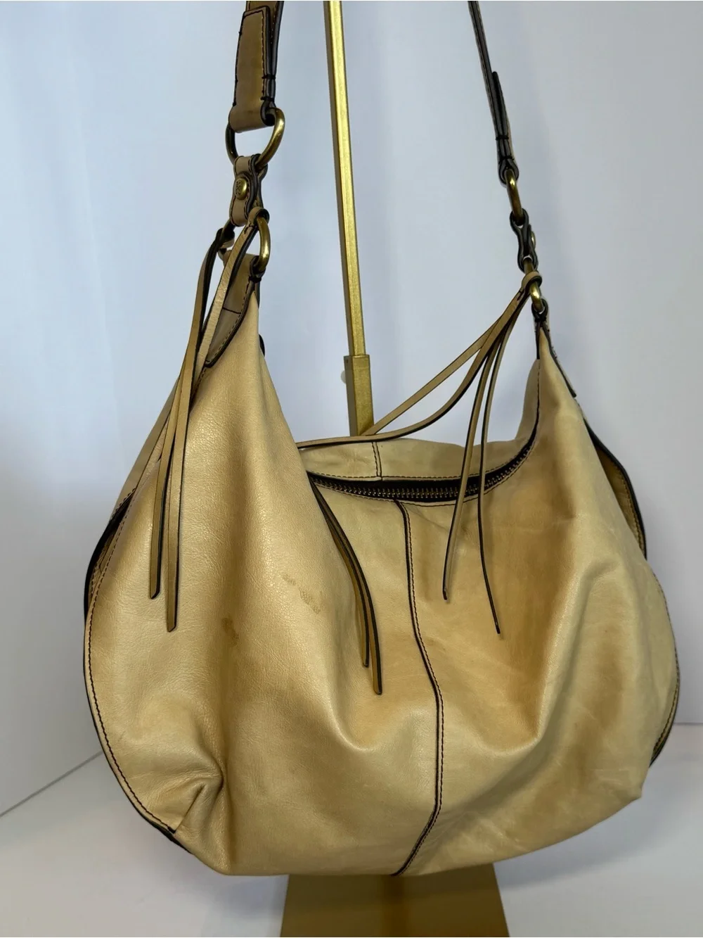 HOBO International Marley Leather Shoulder Bag Cream Slouchy Boho Vintage